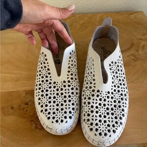 Yokono White leather Perforated Women's Loafers